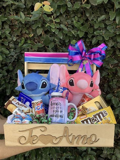 Cesta de Chocolates Casal de Pelúcia Lilo Stitch Fênix