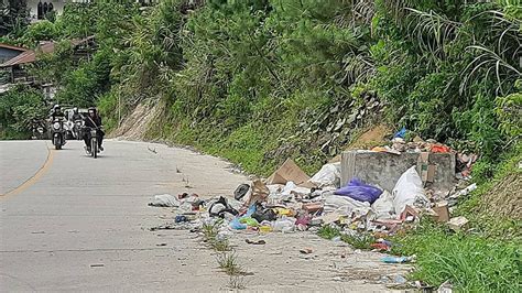 Beberapa Hari Tak Diangkut Sampah Di TPS Poros Mamasa Toraja