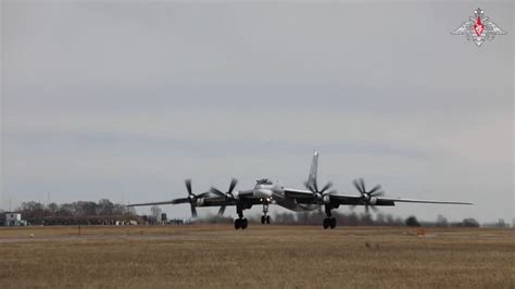 Bombardeiros nucleares russos sobrevoam área próxima ao Alasca veja