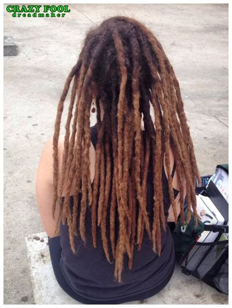 Dreads na cabeleira da Nathalia de Itatiba SP que veio até a praça