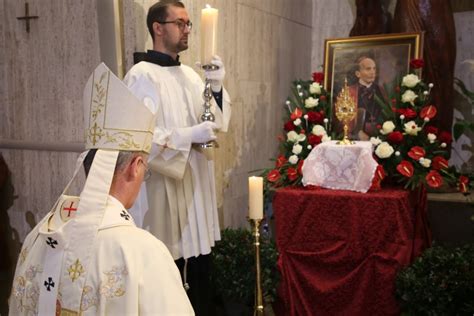 Nadbiskup KutleŠa Relikvije Bl Alojzija Simbol Su Nepokolebljive Vjere