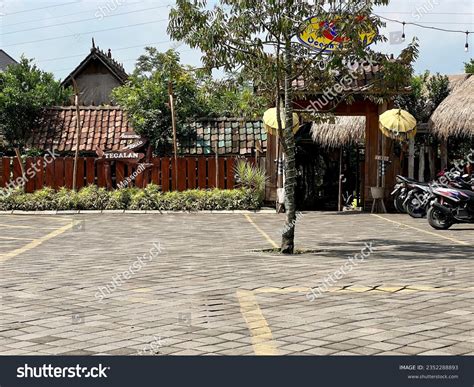 904 Garden Background Restaurant Entrance Images Stock Photos