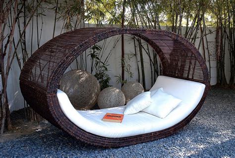 20 Relaxing Backyard Reading Nook Designs