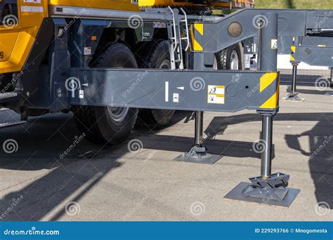 Supports Of A Powerful Mobile Cranes XCMG Outriggers To Ensure The