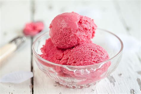 Raspberry Frozen Yogurt