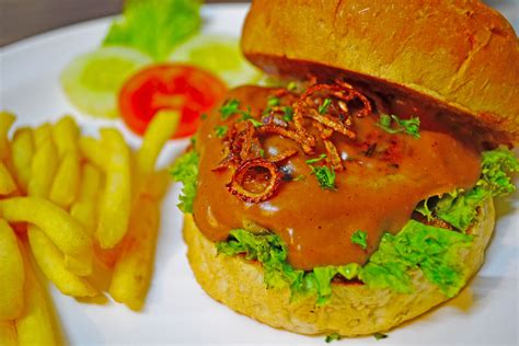 Have A Bun Tastic Weekend With Our Burger Specials Art Blend Cafe