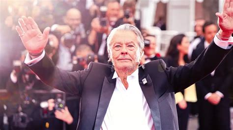 Lacteur Français Alain Delon Autrefois Considéré Comme Un Sex Symbol