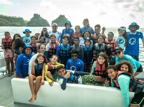 Estudantes de Fernando de Noronha participam de férias ecológicas