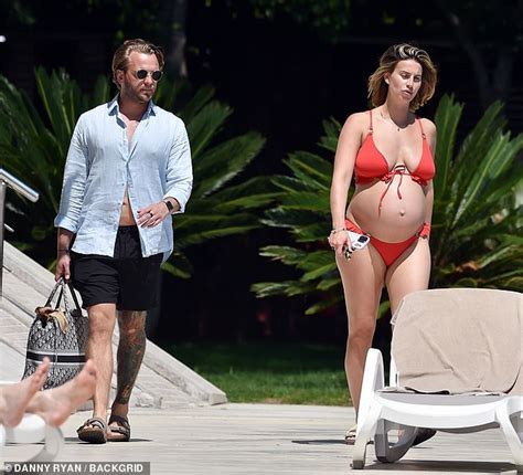 Heavily Pregnant Ferne Mccann Displays Her Growing Baby Bump In A