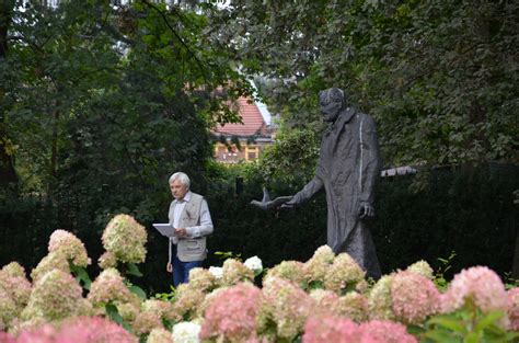 Narodowe Czytanie Nad Niemnem Elizy Orzeszkowej W Parku