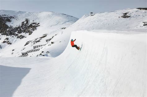 Know The Complete Guide About Halfpipe Snowboarding | Snowbomb