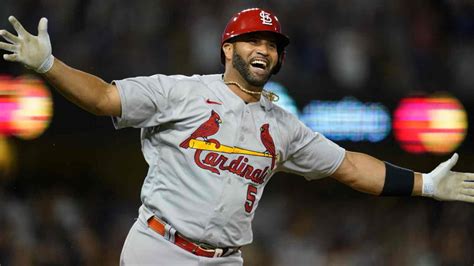 “Legends were born to rule” Albert Pujols pierces into the 700-HR-Club ...