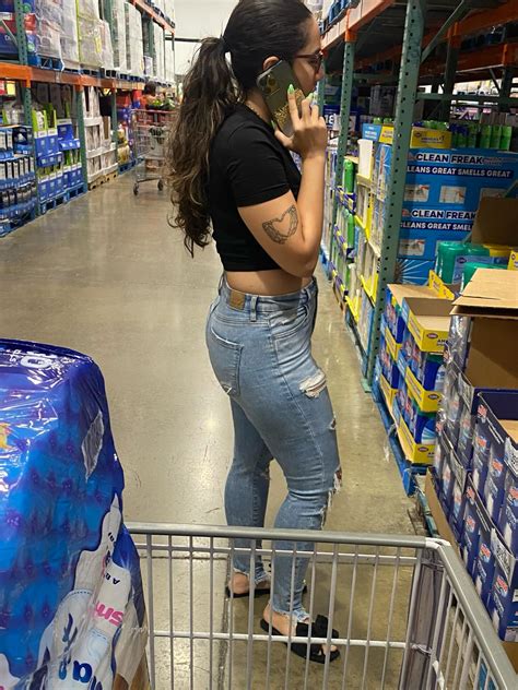 Short Sexy Latina With Wide Hips And Nice Ass Oblivious Tight Jeans Forum