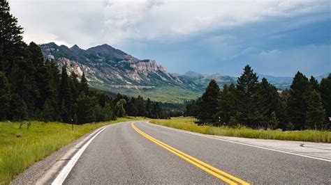 Guide to Yellowstone’s Northeast Entrance (Cooke City, MT) - Chance Inman