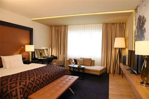 Steigenberger Hotel Bad Homburg Room Service: Pictures & Reviews ...