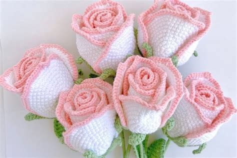 How to Crochet Rose Bouquet (Step-By-Step Tutorial) - The Newlywed