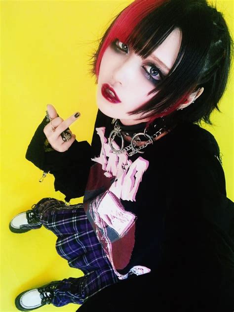 Pin By Xime Nya On Vkei Alt Makeup Visual Kei Makeup Black Red Hair