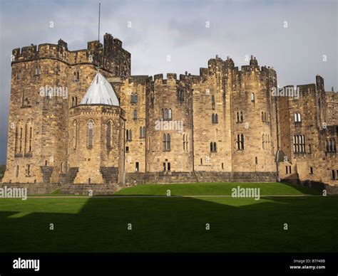 Alnwick Castle Northumberland Stock Photo Alamy