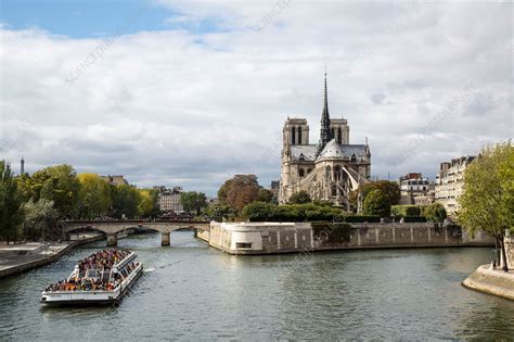 Ile de la Cite with Notre Dame cathedral - Stock Image - C030/5411 ...