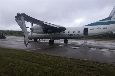 俄罗斯一机龄超50年客机降落时左翼擦地折断 航空安全资讯航空圈