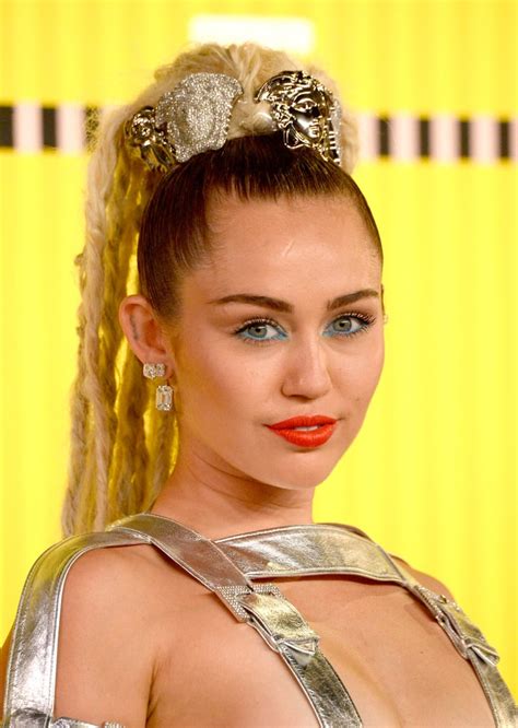 Miley Cyrus | MTV VMAs Hair and Makeup 2015 | POPSUGAR Beauty Photo 2