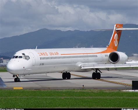 Mcdonnell Douglas Md 90 30 Uni Air Aviation Photo 0409080