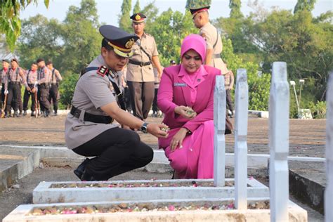 Peringati Hari Bhayangkara Ke Polres Pekalongan Gelar Upacara