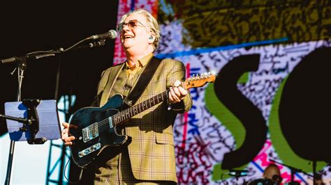 Squeeze Unveil Dates for 50th Anniversary Tour with Badly Drawn Boy...