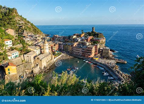 Vernazza And Ocean Coast In Cinque Terre Italy Stock Photography