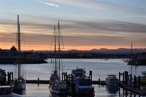 Victoria's Inner Harbour at dusk : r/VictoriaBC