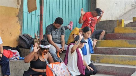 Los migrantes en Chiapas celebran su propio viacrucis y cruzan el Río