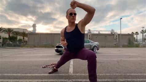 Le Groupe AaRON S Offre Un Jean Claude Van Damme Dansant Pour Son Clip