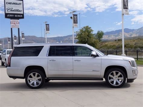 Pre Owned 2017 Cadillac Escalade Esv Premium Luxury 4wd Suv