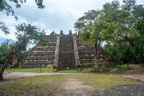 El Castillo The Kukulkan Temple Of Chichen Itza Mayan Pyramid In