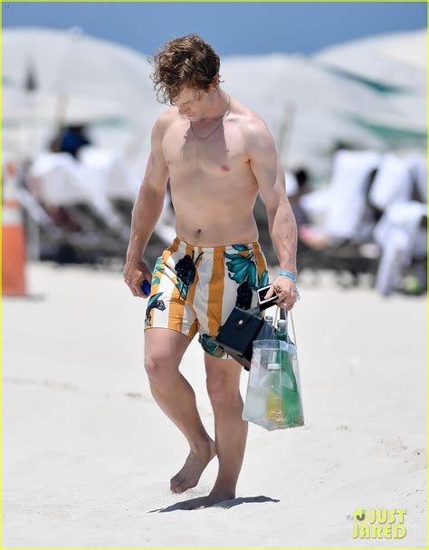 Game Of Thrones Alfie Allen Spotted Shirtless In Miami Photo