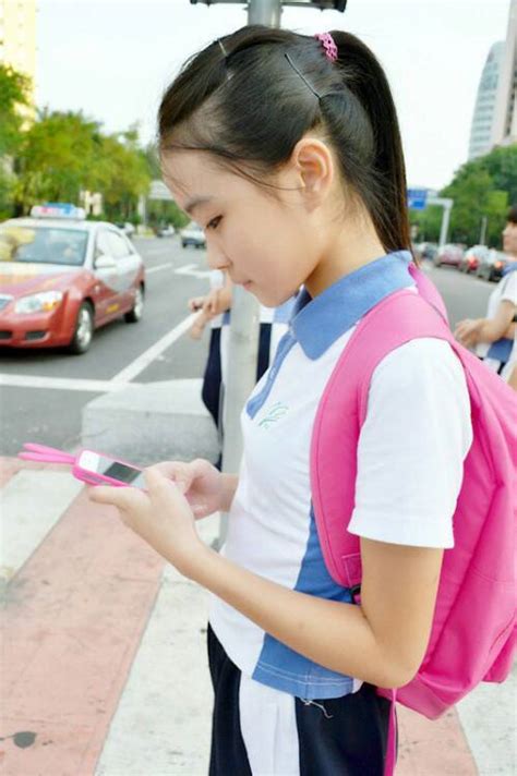 深圳校服妹子 深圳校服显大挺胸 伤感说说吧