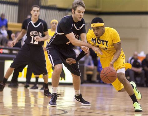 Mott Bears close the regular season with a blowout win over Schoolcraft ...