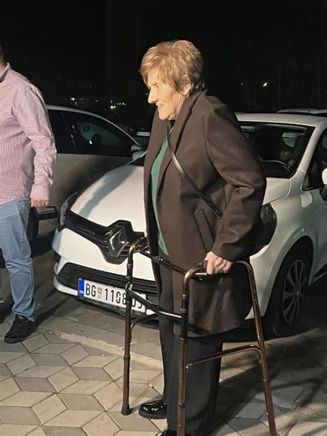 Nepobediva Slobina Majka Draginja Sa Hodalicom Do La Sinu Na Svadbeno