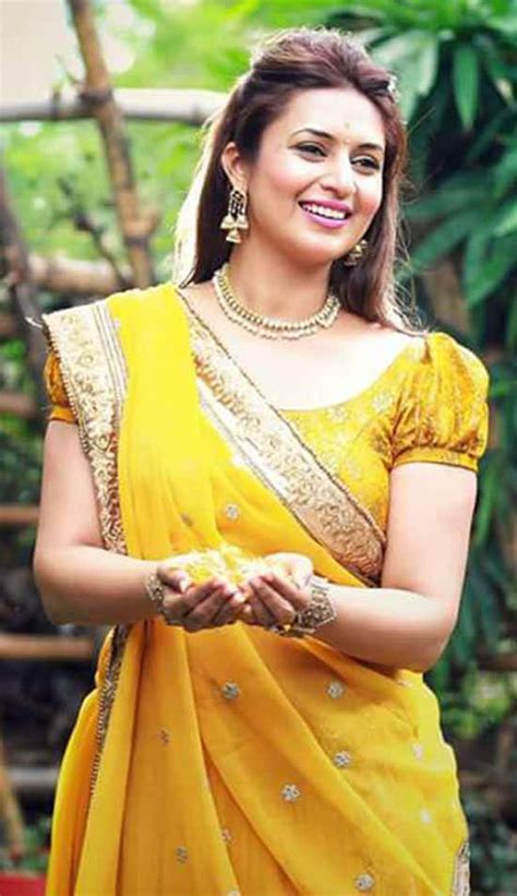 18 Awesome Pics of Divyanka Tripathi in Saree