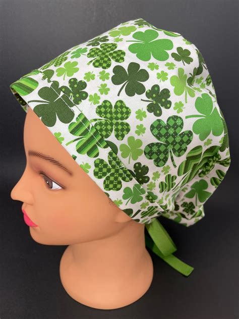 St Patricks Day 4 Leaf Clovers Surgical Ponytail Scrub Hat OR Etsy España