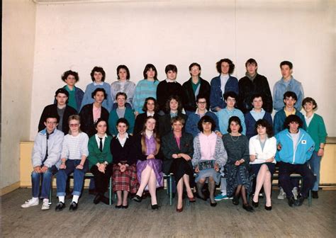 Photo de classe 2ème Année de BEP Comptabilité de 1987 Lycée Sainte