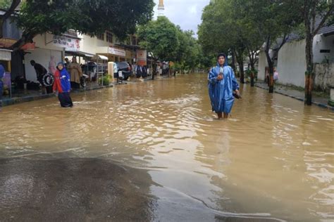 Bencana Banjir Bandang Rendam Ratusan Rumah Di Pacitan ANTARA News