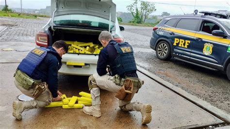 Prf Prende Dois Traficantes E Apreende Quase Quilos De Maconha Em