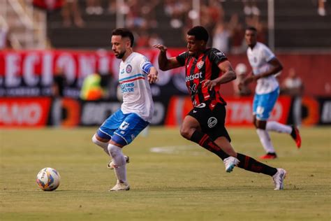 Em Barradão lotado Vitória vence o Bahia de virada por 3 a 2 Lider 87 FM