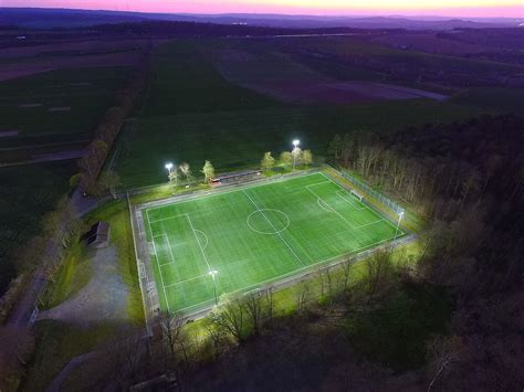 Neue Led Flutlichtanlagen In Nieder Und Oberselters Sind Installiert