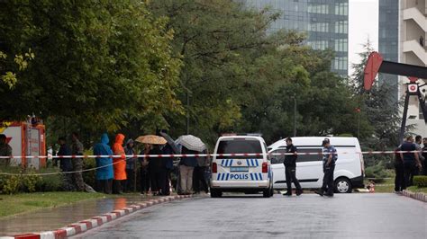 Ankara da otoparka uçak parçası düştü TRT Haber Foto Galeri