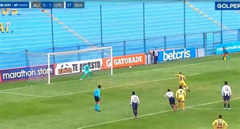 Alianza Lima vs UTC Mauro Guevgeozián la picó de penal para el 2 0