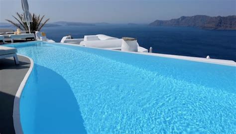 26 Best Santorini Hotels with Infinity Pools