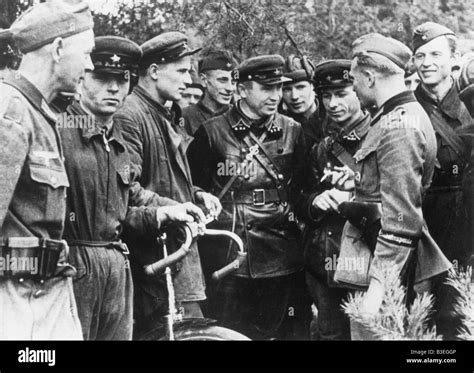 German and Soviet soldiers Poland 1939 Stock Photo - Alamy