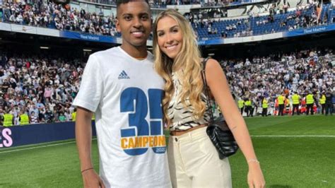 Rodrygo Goes Disfruta De Cerde A Junto A Su Ex Luana Atik